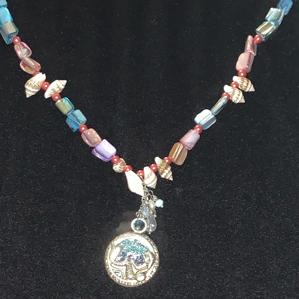 Necklace ๐ง๐ปโโ๏ธ - Picture 2 of 5
